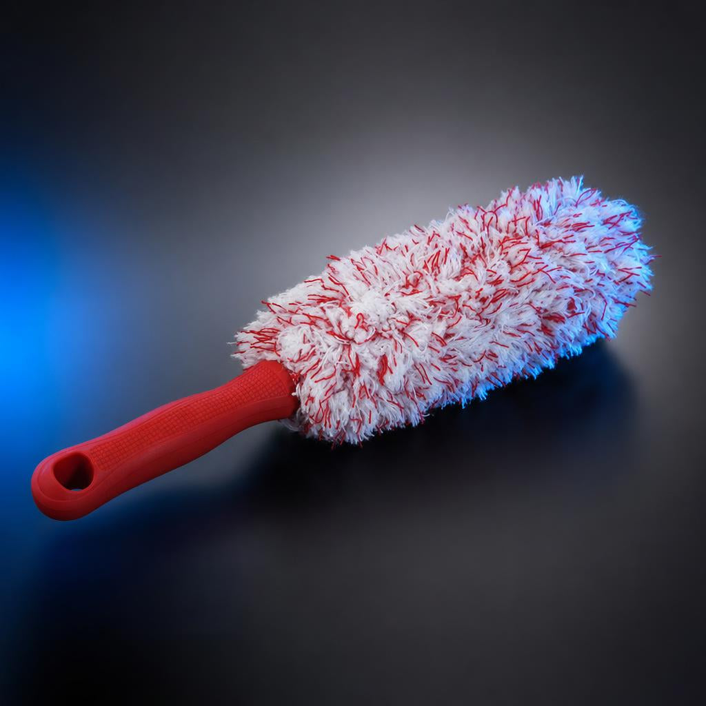 Cepillo de llantas de microfibra AP Detailing - rojo y blanco